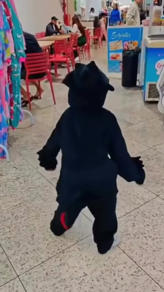 Cliente Kigukidz com pijama kigurumi — vídeo 6